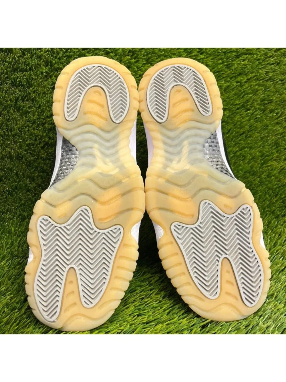 Nike Air Jordan 11 Retro Boys Size 7Y Black White Basketball Shoes Sneakers